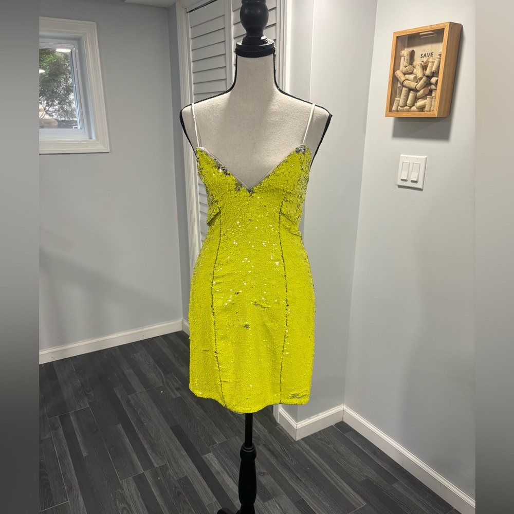 h:ours Yellow sequin Ruffled Mini Dress Sweetheart Neckline, Size:0